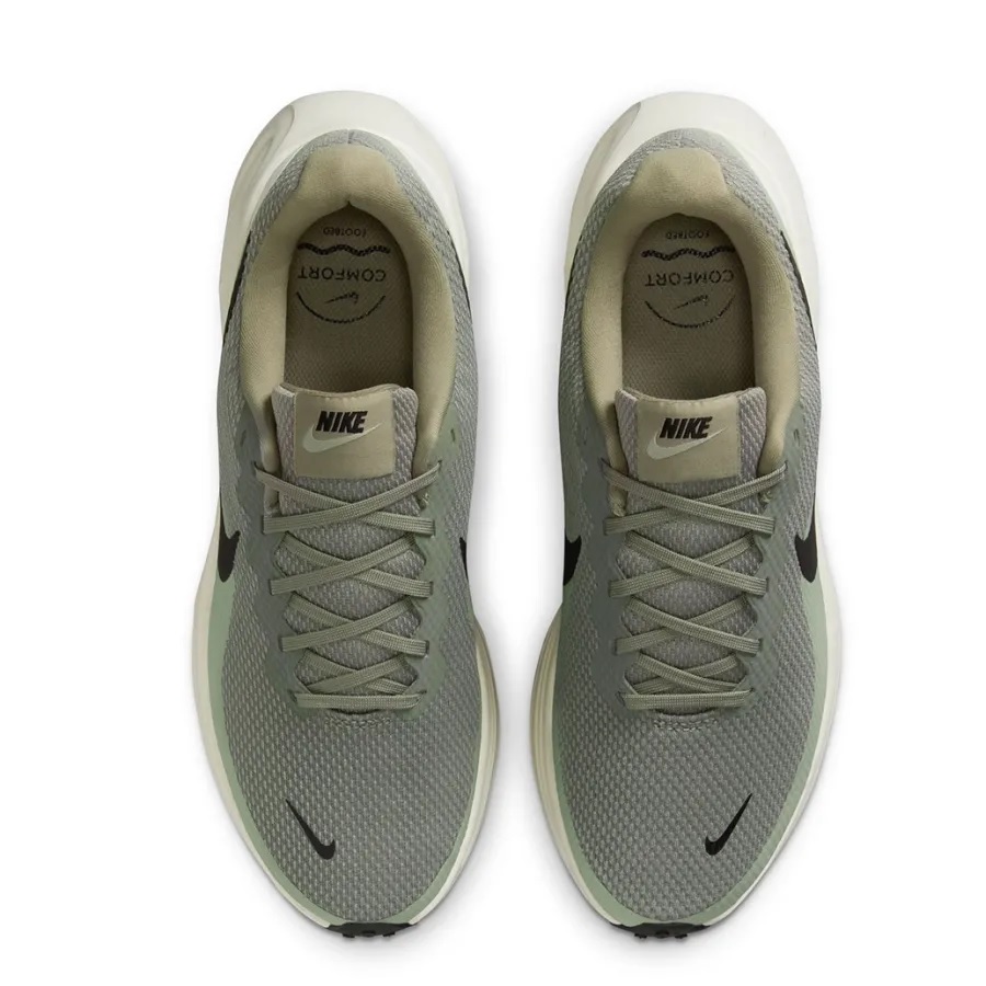 papoutsia-athlitika-andrika-nike-revolution