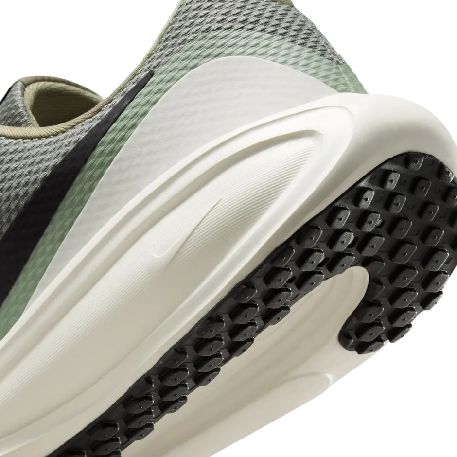 papoutsia-athlitika-nike-khaki