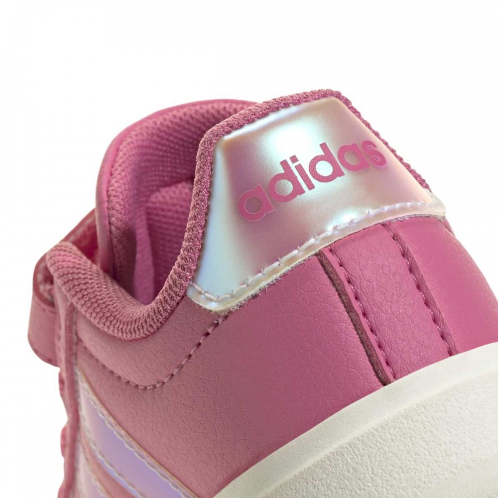 adidas-vrefika-athlitika-koritsi
